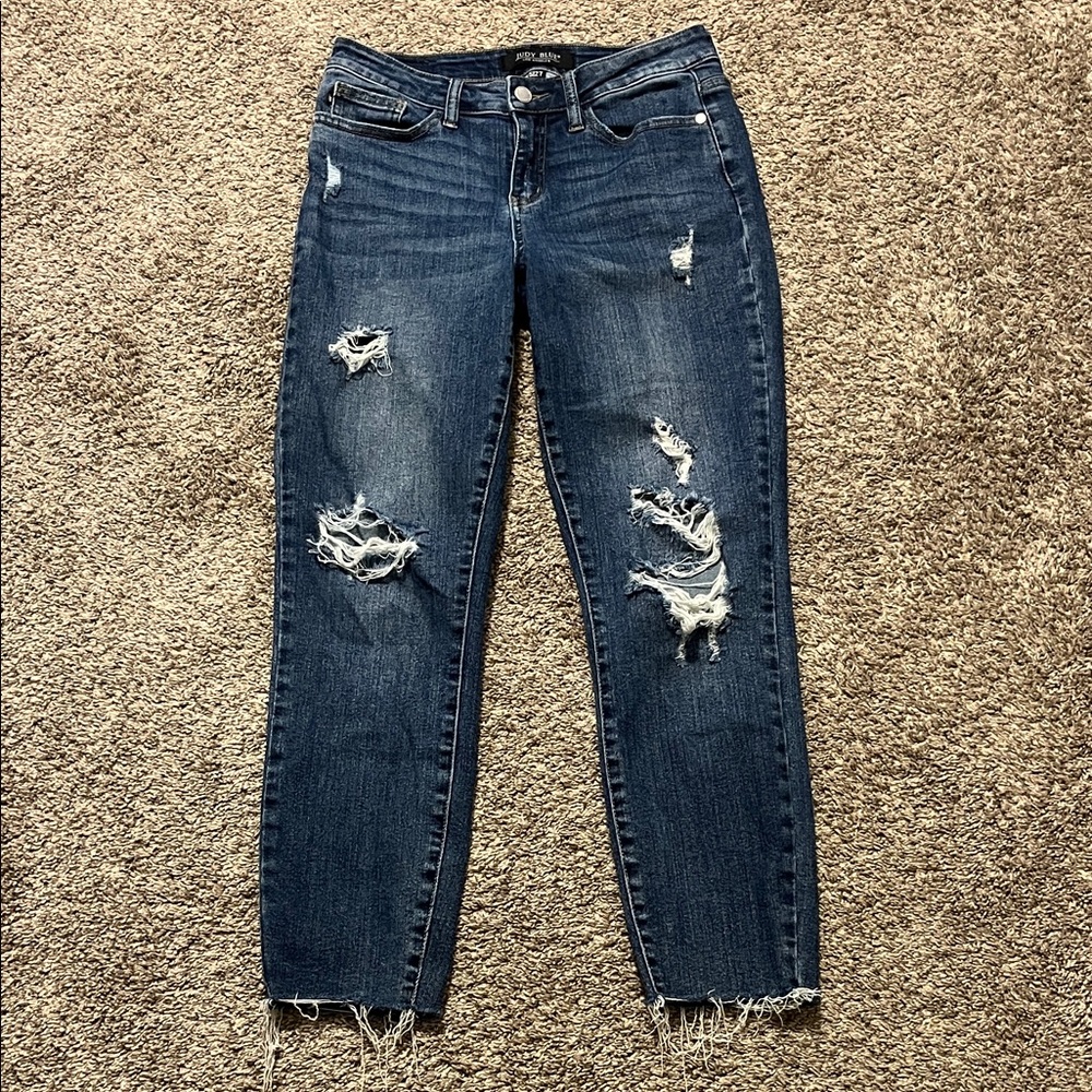 Judy Blue Vintage Relaxed Fit Distressed & Raw Hem Women’s Jeans 5/27 - Picture 2 of 8